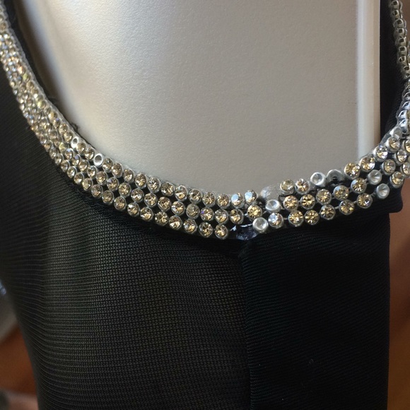 Tastefully embellished LBD - Picture 4 of 6